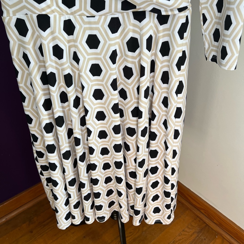 7 for $30 White House Black Market Long Sleeve Dress - Picture 4 of 8
